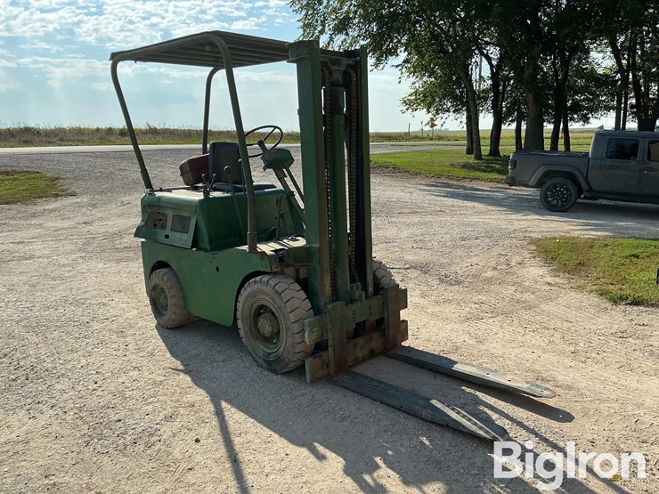 clark-yardlift-y40-forklift-image-3