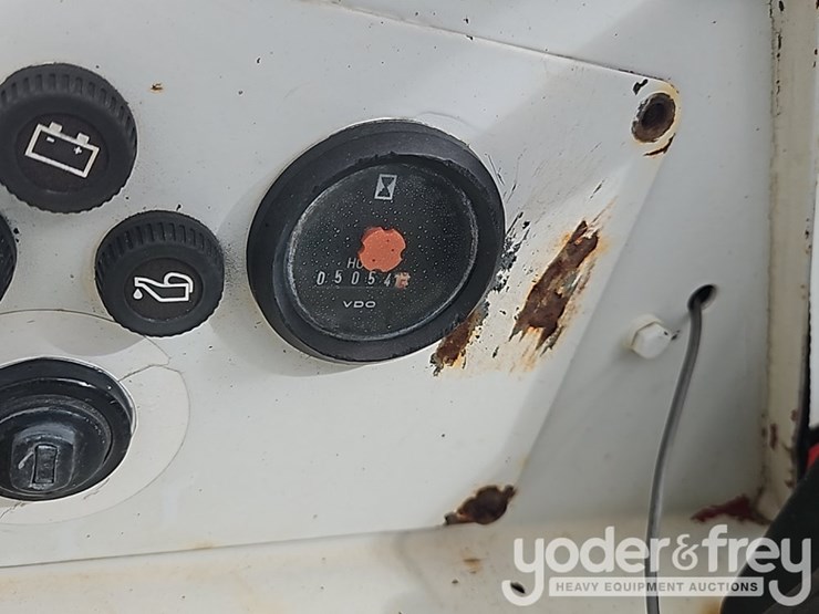2004-moffett-m5500-image-21