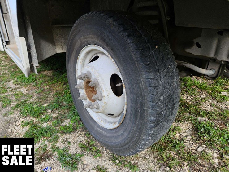 non-operable-2015-ford-e-series-s/a-step-van-image-12