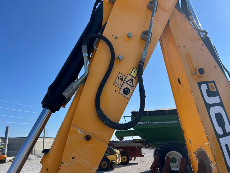2019-jcb-3cx-image-20