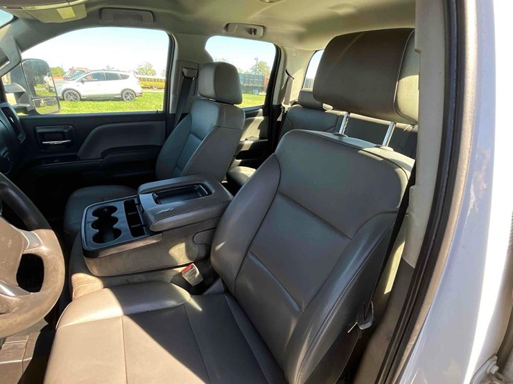 2017-chevy-3500hd-pick-up-image-16