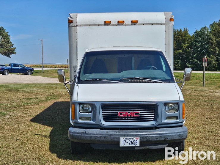 2002-gmc-3500-image-2