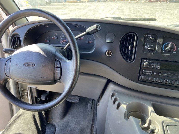 2001-ford-e350-image-17
