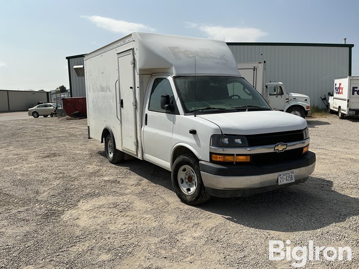 2019-chevrolet-express-3500-image-3