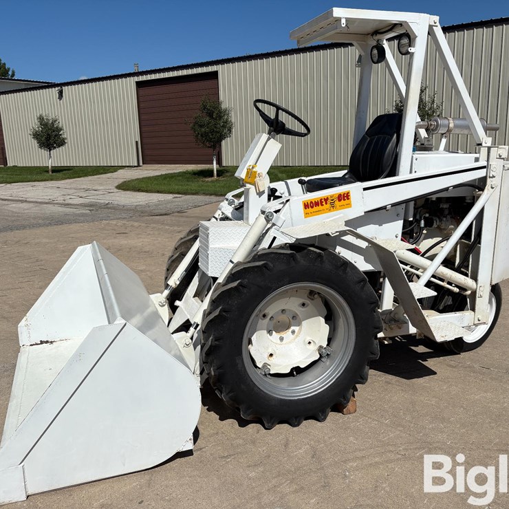 1958 Honey Bee Hydro Loader 2WD Tractor