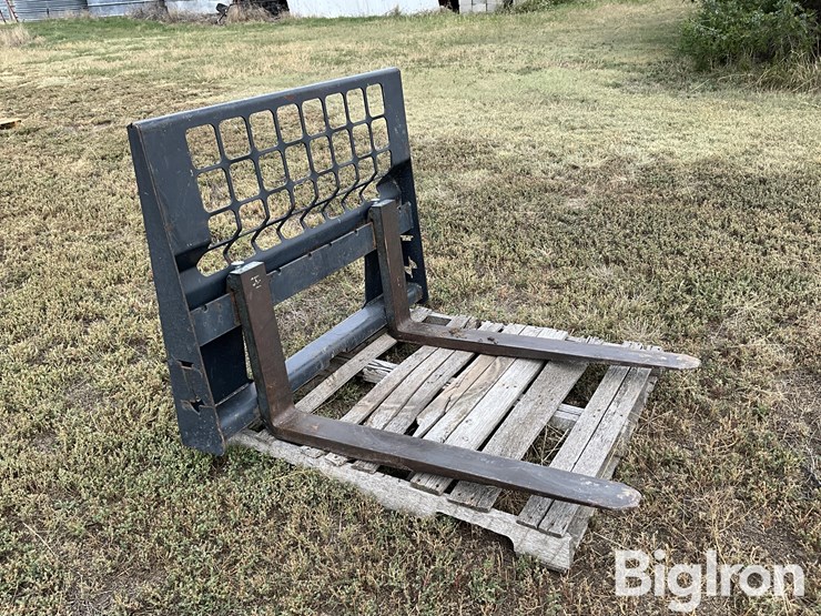pallet-fork-skid-steer-attachment-image-3
