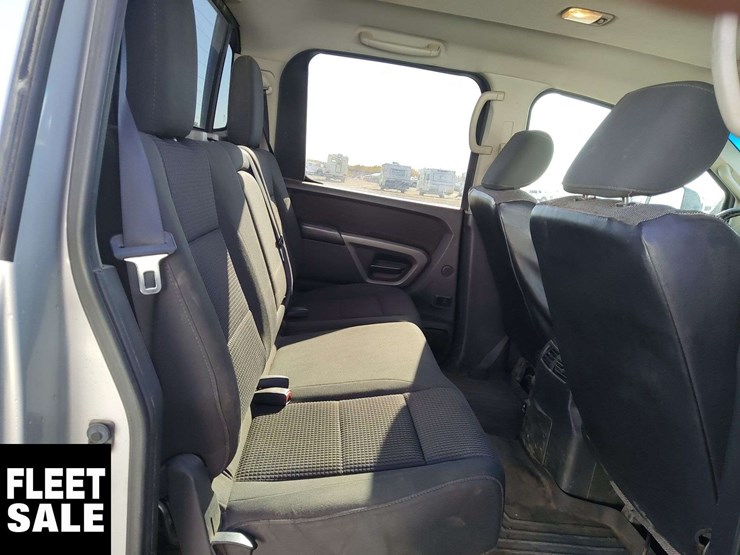 2015-nissan-titan-image-17