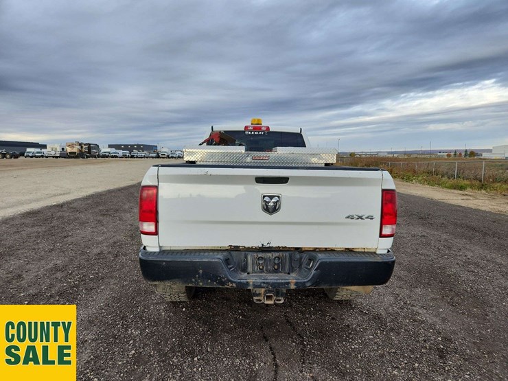 2016-ram-tradesman-image-21