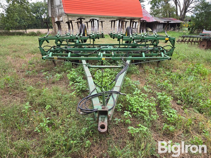 john-deere-1010-image-2