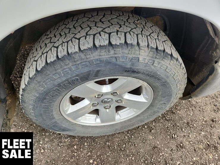 2012-ram-1500-slt-image-31