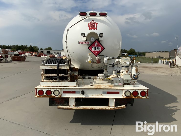 2010-peterbilt-335-image-6