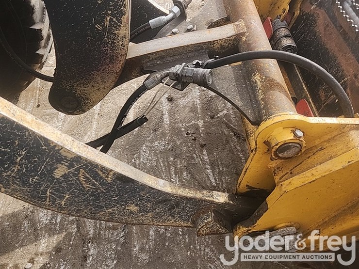 2016-deere-304k-image-14