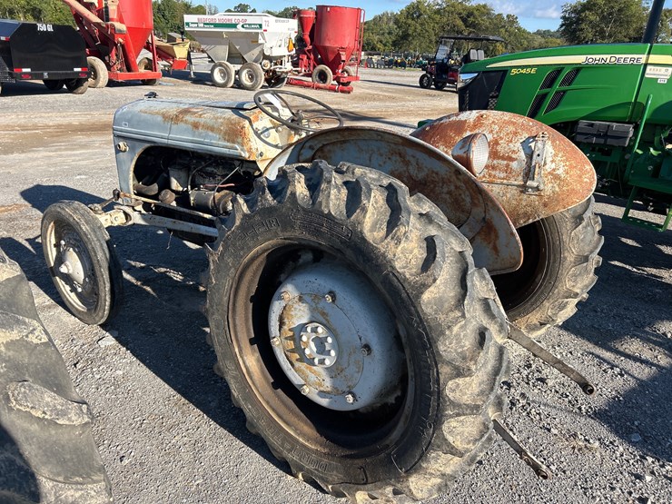 ford-tractor-image-6