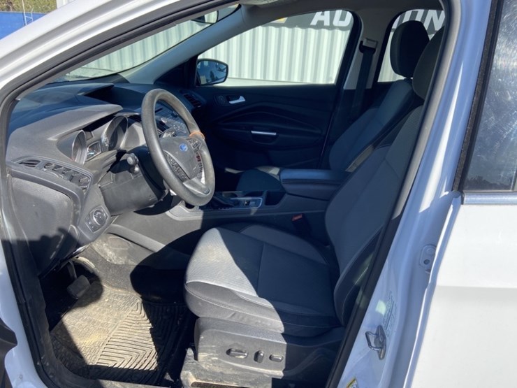 2017-ford-escape-se-image-13