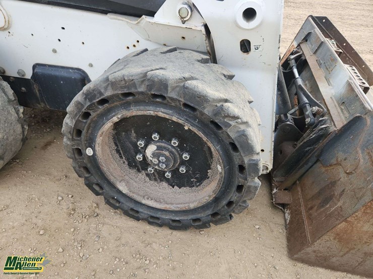 2010-bobcat-s650-image-32