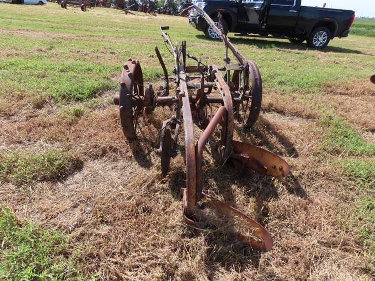 antique-single-bottom-plow-image-3