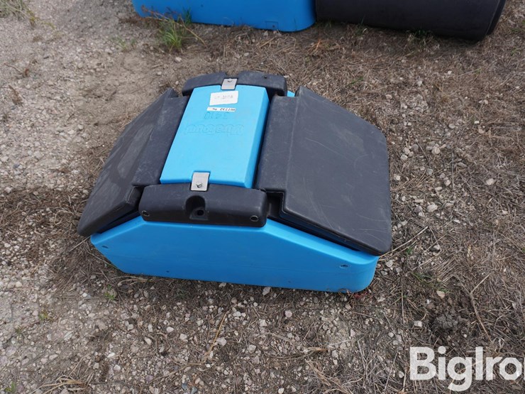 mirafount-3410-two-hole-hog-waterer-image-6
