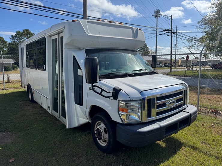 2016-ford-e450-image-2