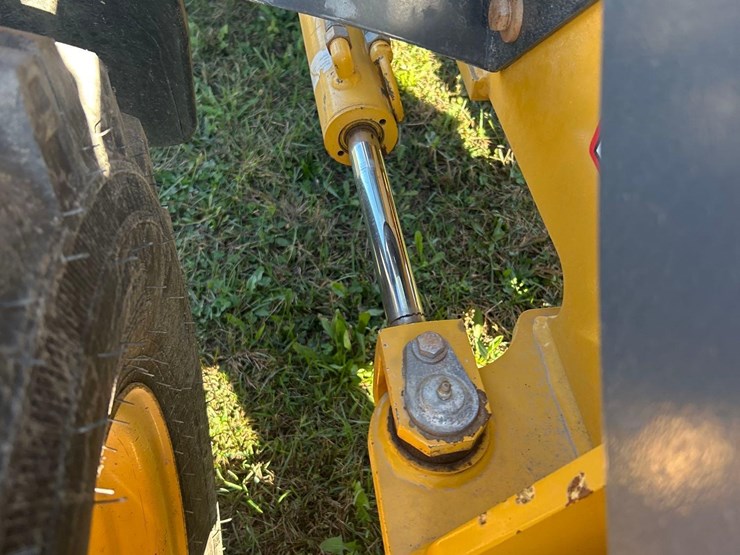 2019-deere-204l-image-10