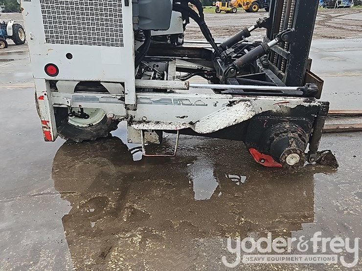 2004-moffett-m5500-image-7
