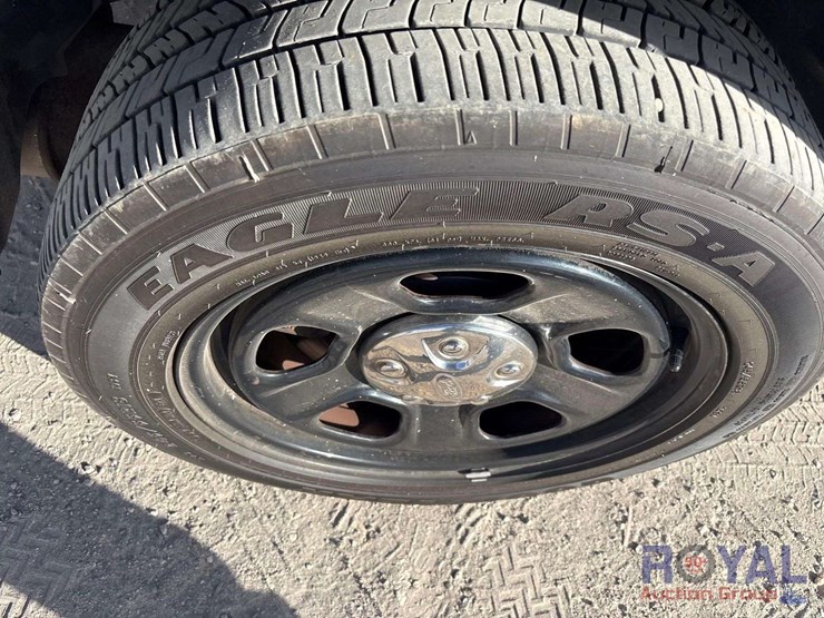 2016-ford-explorer-image-24
