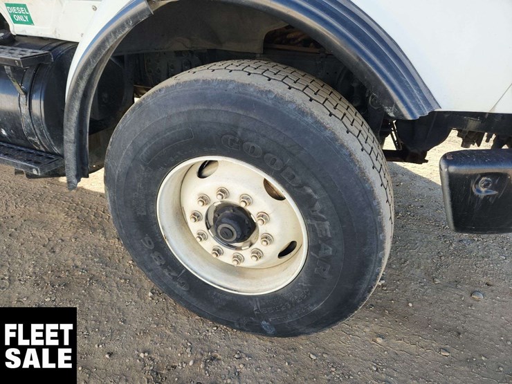 2003-sterling-lt9500-image-33