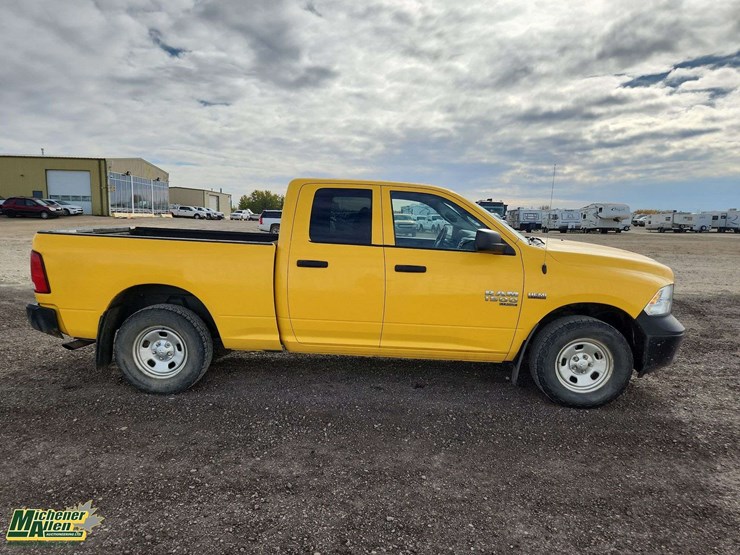 2019-ram-1500-classic-image-32