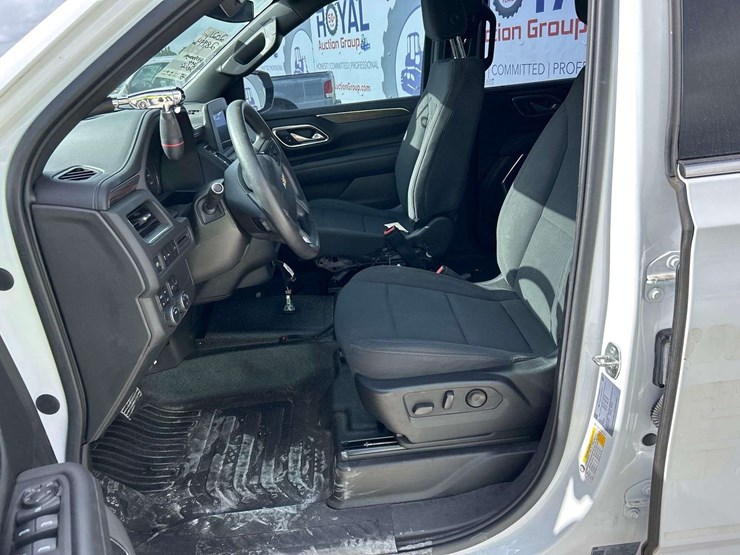 2021-chevrolet-tahoe-4x4-suv-image-12