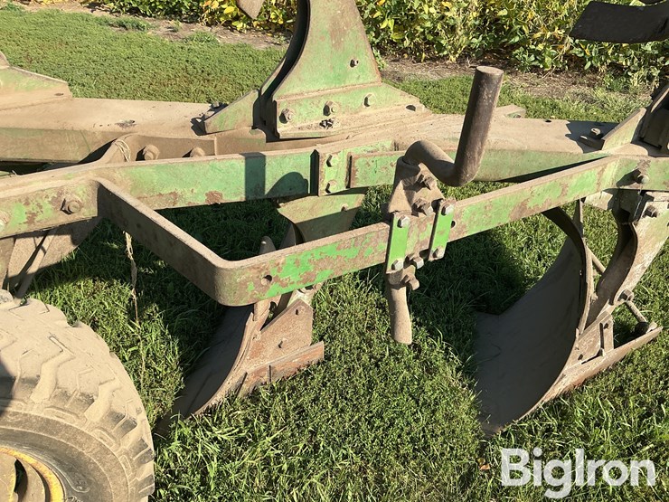 john-deere-rollover-plow-image-11