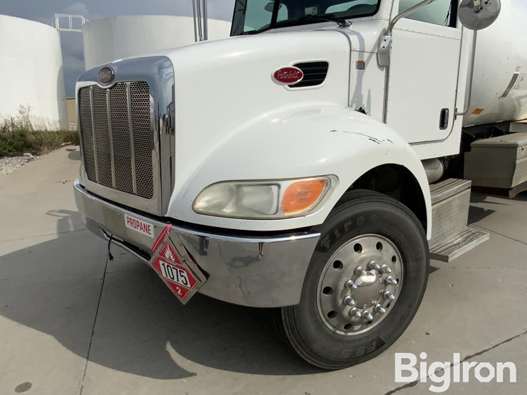 2010-peterbilt-335-image-12