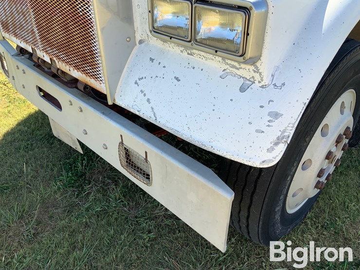 1986-freightliner-flc120-image-17