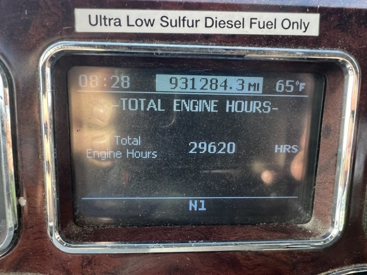2017-mack-cxu613-tri-axle-truck-tractor-image-37