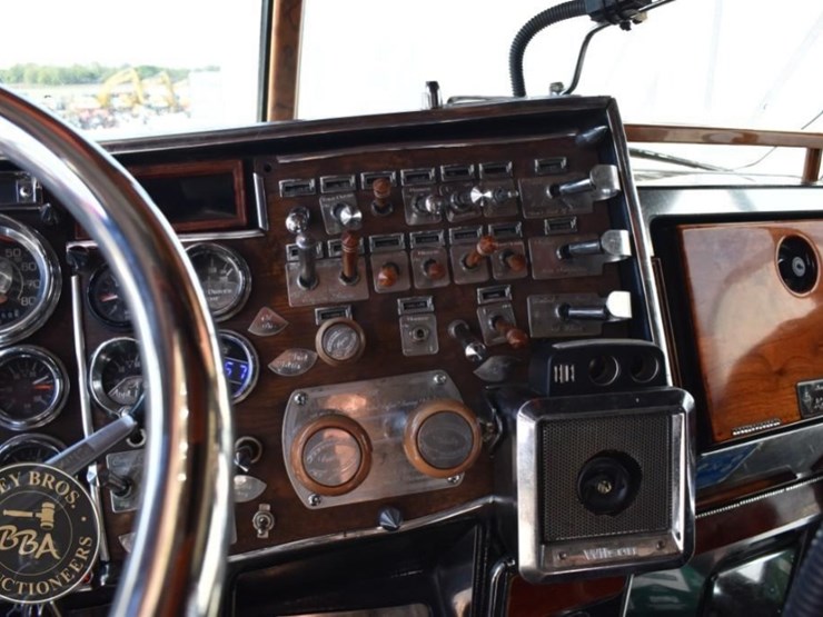 1990-peterbilt-379-image-65
