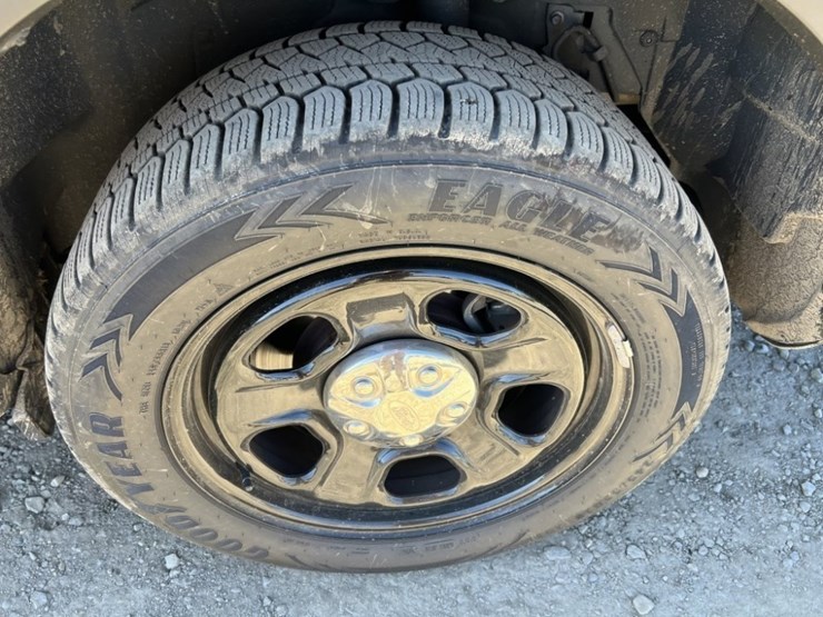 2019-ford-explorer-image-17