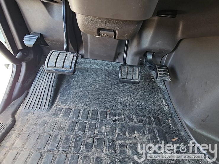 2018-volvo-10-image-36