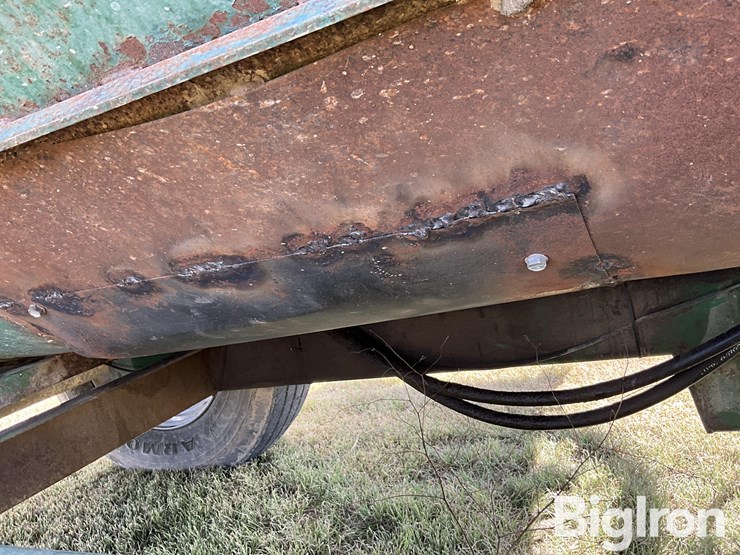 henke-b240-feeder-wagon-image-18