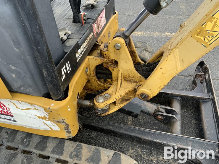 2015-caterpillar-301.7d-cr-image-19