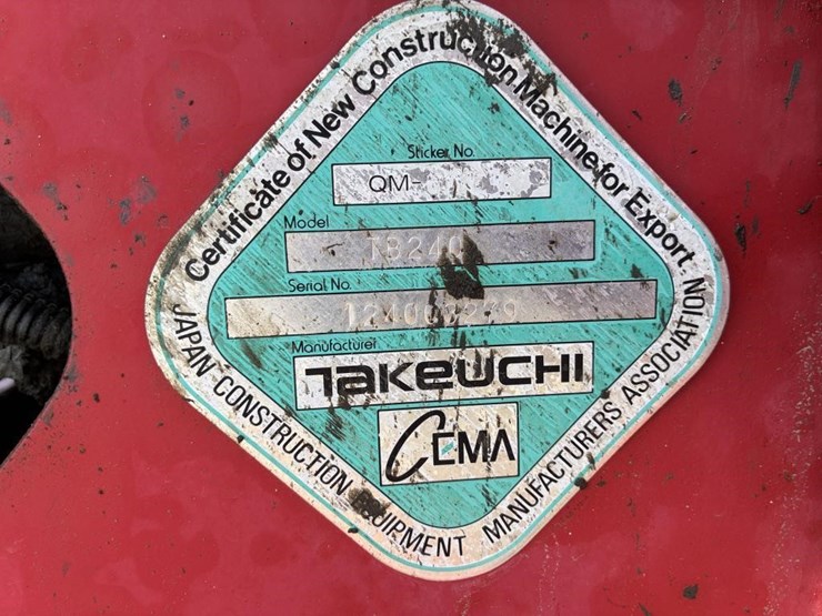 2017-takeuchi-tb240-image-28