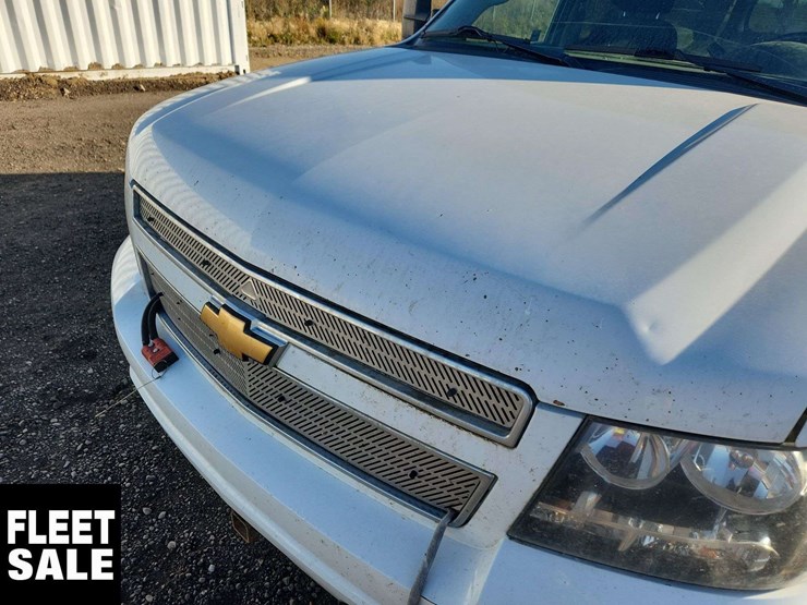 2012-chevrolet-suburban-image-33