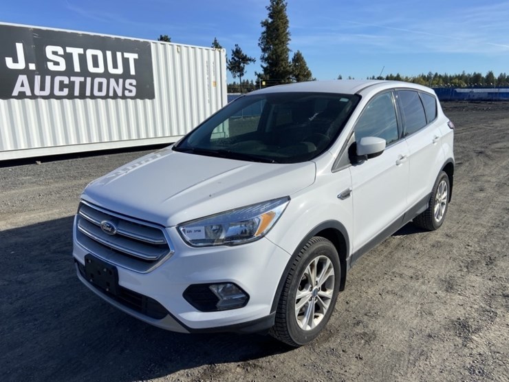 2017-ford-escape-se-image-1
