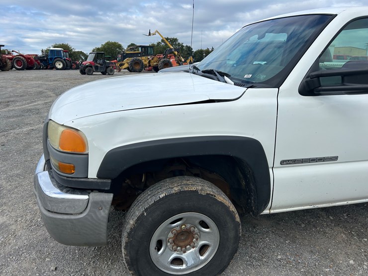 2004-gmc-sierra-2500-image-7
