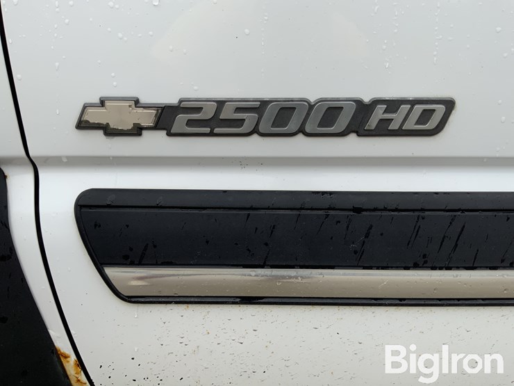 2004-chevrolet-silverado-2500-image-14