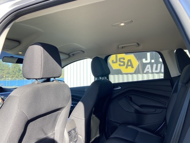 2017-ford-escape-se-image-26