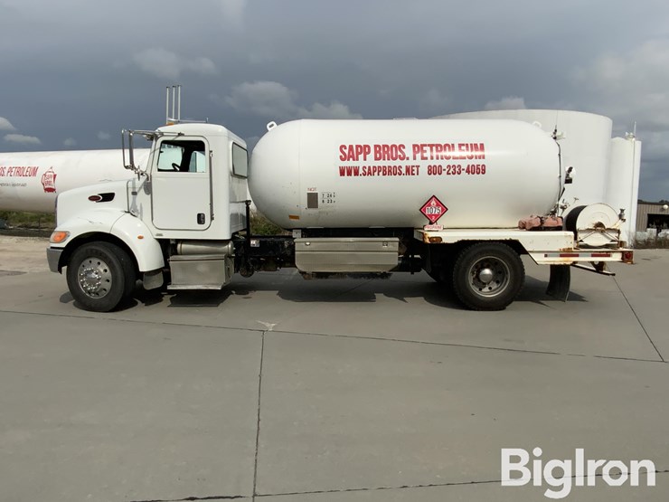 2010-peterbilt-335-image-8