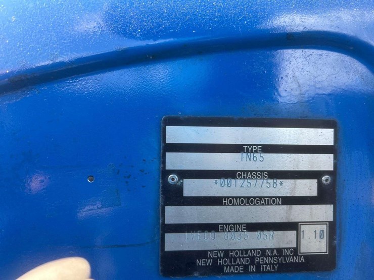new-holland-tn65-57hp-utility-tractor-image-19