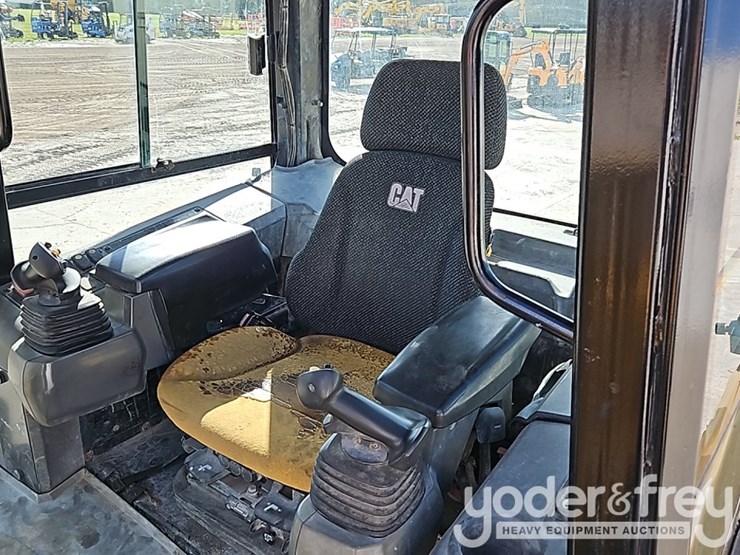 2014-caterpillar-d6k2-lgp-image-25