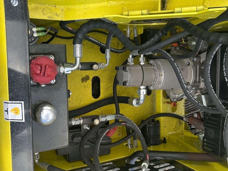 2024-mach-pro-mps330-mini-stand-on-track-loader-skid-steer-image-15