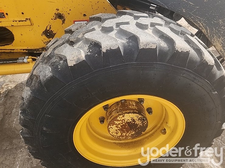 2016-deere-304k-image-13