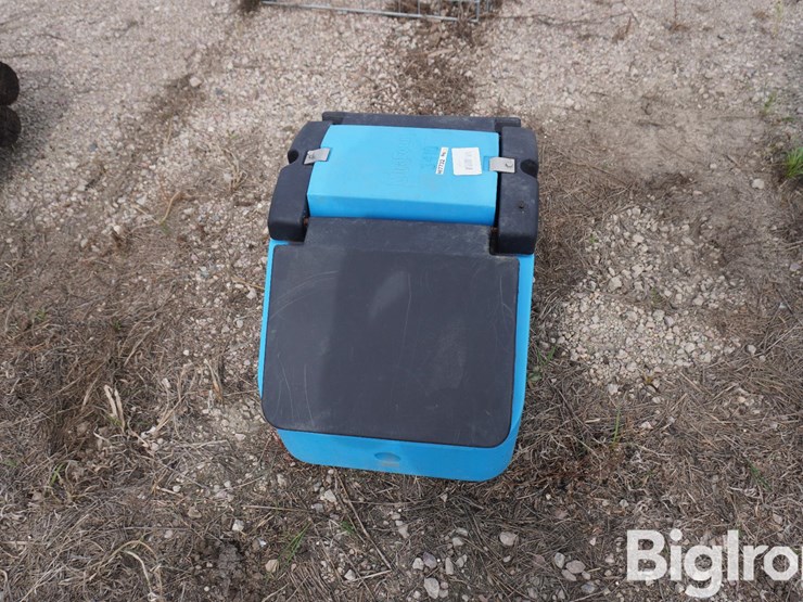 mirafount-3410-two-hole-hog-waterer-image-4