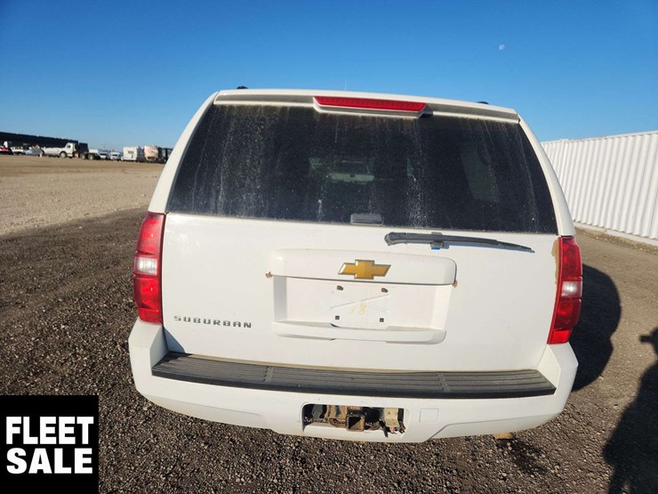 2012-chevrolet-suburban-image-21